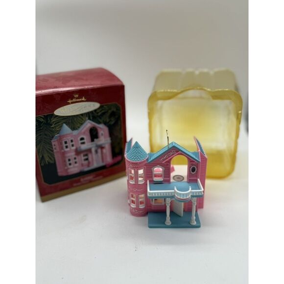 Vintage 1999 Hallmark Barbie Dream‎ House Ornament Pink Victorian Keepsake Boxed - Picture 1 of 5